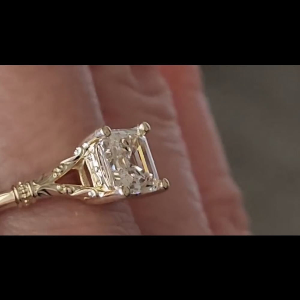 Asscher(Square Emerald) IGI 10 k RING - Picture 3 of 6